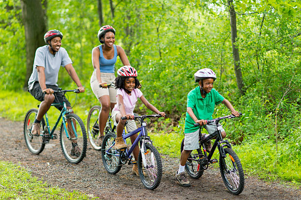 de ciclismo - african descent cycling men bicycle - fotografias e filmes do acervo