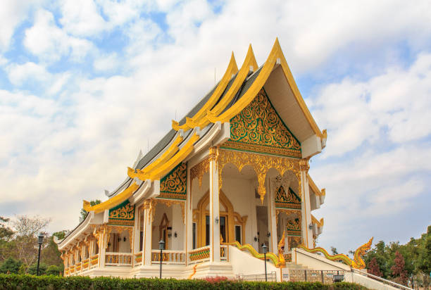 splendida chiesa tailandese veruwan meditazione al centro - foggia province foto e immagini stock