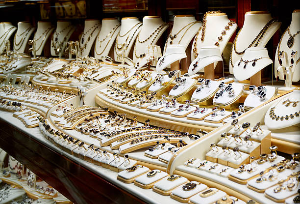istock Garnet jewelry shop 478408973