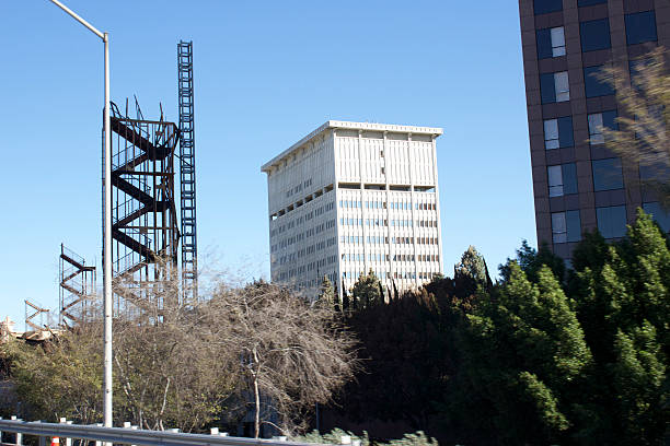 da vinci estação do centro da cidade de los angeles queimado escada torre estruturas - highway 99 imagens e fotografias de stock