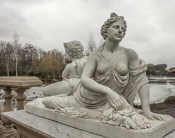 istock Sculpture of Venus and angels 478414578