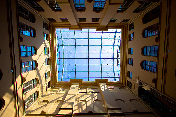 cúpula de vidro - dome milan italy architectural feature italy imagens e fotografias de stock