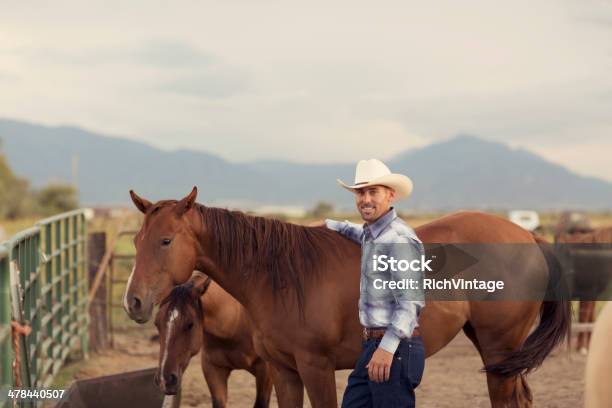 Foto de American Cowboy e mais fotos de stock de 30 Anos - 30 Anos, Adulto, Adulto de idade mediana