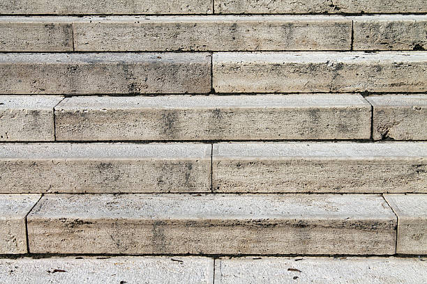 известняк/спуске по лестнице - directly below low angle view stone staircase стоковые фото и изображения