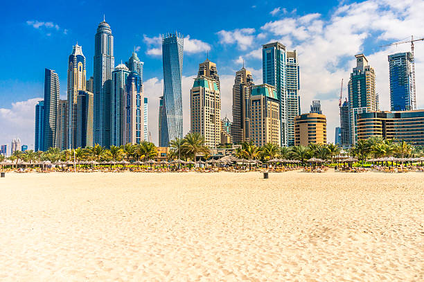 marina de dubai. - jumeirah beach hotel fotos fotografías e imágenes de stock