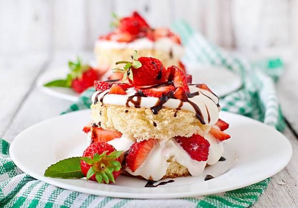 istock Sponge cake with cream and strawberries 478461616