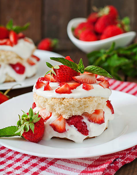 istock Sponge cake with cream and strawberries 478461630