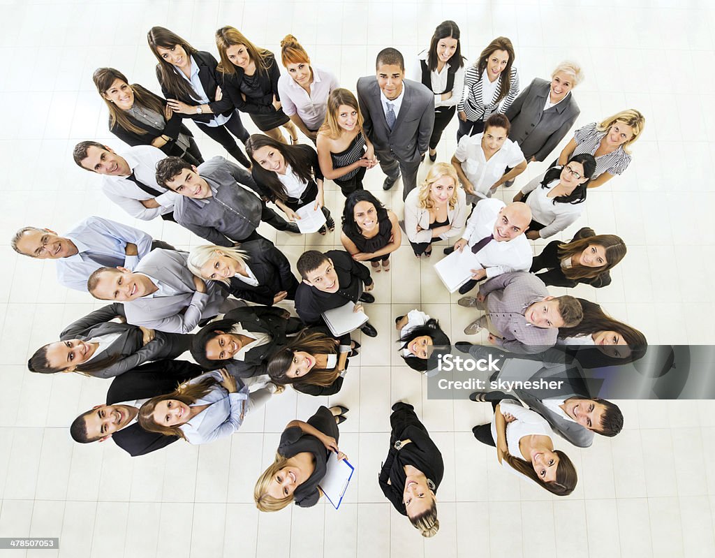 Sonriente gran grupo de gente de negocios. - Foto de stock de Grupo de personas libre de derechos