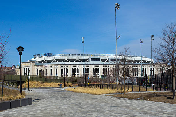 yankee stadium - new york yankees photos et images de collection