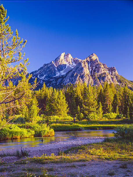 sawtooth mountain range, mc gowan peak, stanley idaho (p - sawtooth national recreation area stock-fotos und bilder