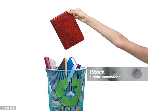 Libri Nel Bidone Per Il Riciclaggio - Fotografie stock e altre immagini di Dati - Dati, Discarica di rifiuti, Libro