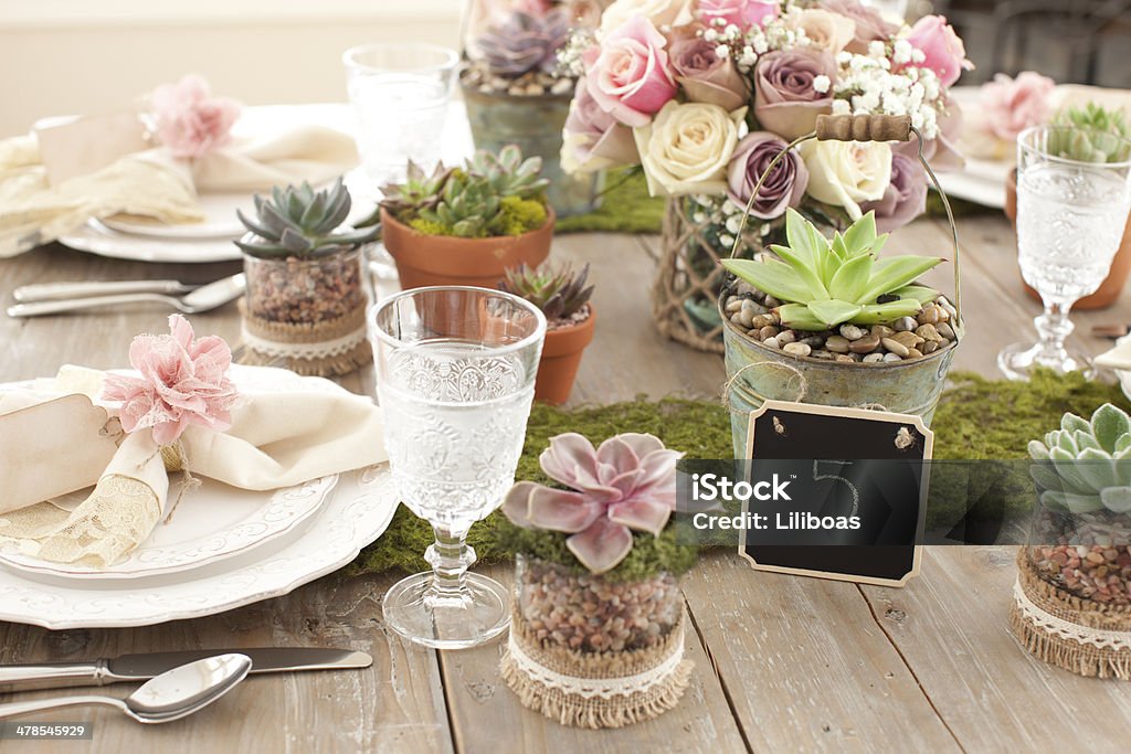 Rustico tavolo da pranzo - Foto stock royalty-free di Ambientazione interna