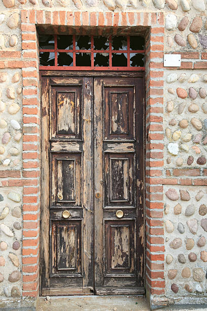 istock Old wooden weathered door in Italy 478548672