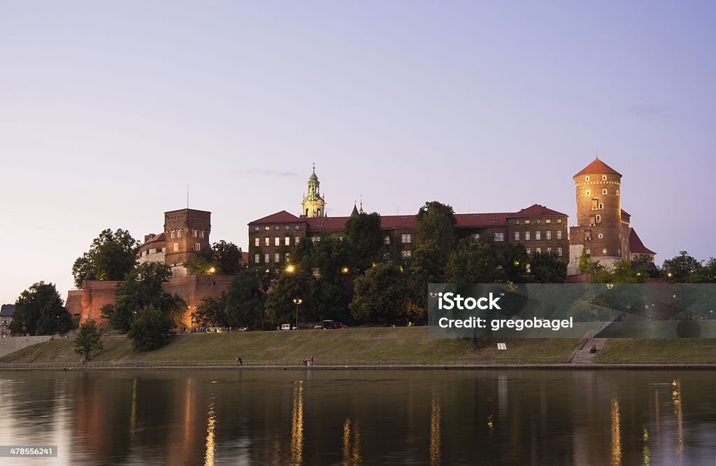 Catedral Wawel Hill e em Cracóvia, Polônia - Foto de stock de Castelo de Wawel royalty-free