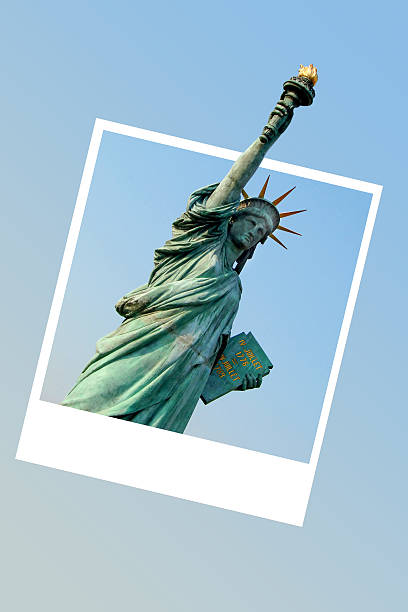 자유의 여신상 바로 포토서제스트 프페임 - replica statue of liberty 뉴스 사진 이미지