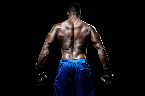 vista posterior de muscular macho negro - flexing muscles fotos fotografías e imágenes de stock