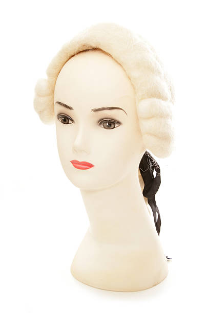 manequim vá usando peruca juiz - wig hat mannequin isolated - fotografias e filmes do acervo