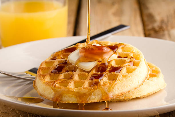 gaufres - waffle breakfast syrup food photos et images de collection