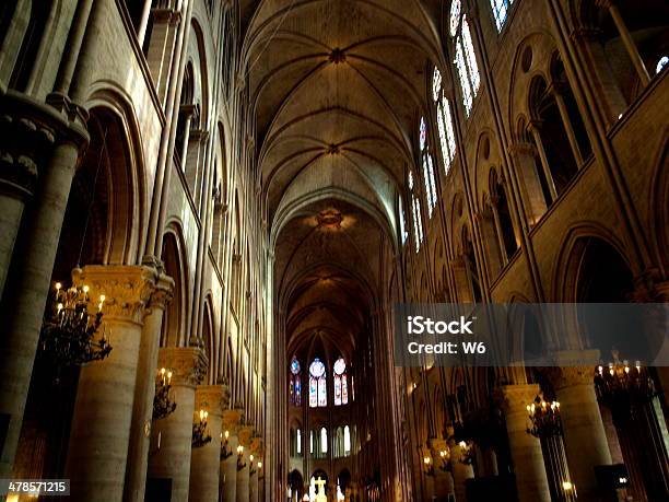 Interior De Notre Dame Foto de stock y más banco de imágenes de Altar - Altar, Catedral, Catolicismo