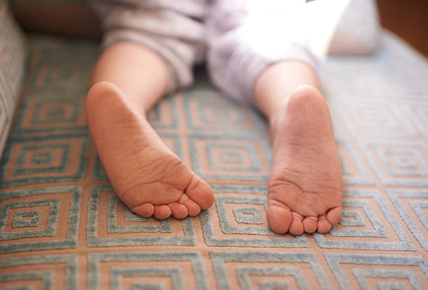 Cropped shot of a little girl's legs and feethttp://195.154.178.81/DATA/i_collage/pu/shoots/805004.jpg