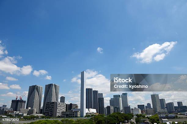 ピンぼけ都会の街並みの眺めを背景に青い空 - 2015年のストックフォトや画像を多数ご用意 - 2015年, アジア大陸, オフィスビル