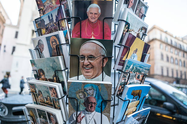pape souvenirs à rome - bergoglio photos et images de collection