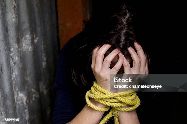 Foto de O Tráfico De Seres Humanosconceito De Fotos e mais fotos de stock de Tráfico humano - Tráfico humano, Tráfico, Prisioneiro