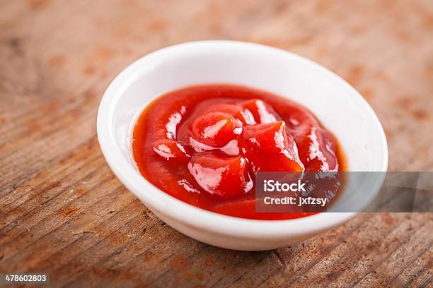 Ketchup Auf Tisch Stockfoto und mehr Bilder von Abnehmen - Abnehmen, Alt, Bildhintergrund