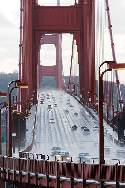 golden gate bridge дождь - marin tower стоковые фото и изображения