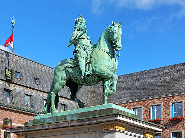 istock Jan Wellem equestrian monument in Dusseldorf, Germany 478612344