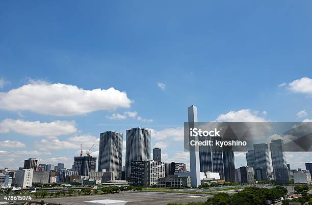 東京の都会の街並みを背景に青い空コピースペース付き - 2015年のストックフォトや画像を多数ご用意 - 2015年, アジア大陸, オフィスビル