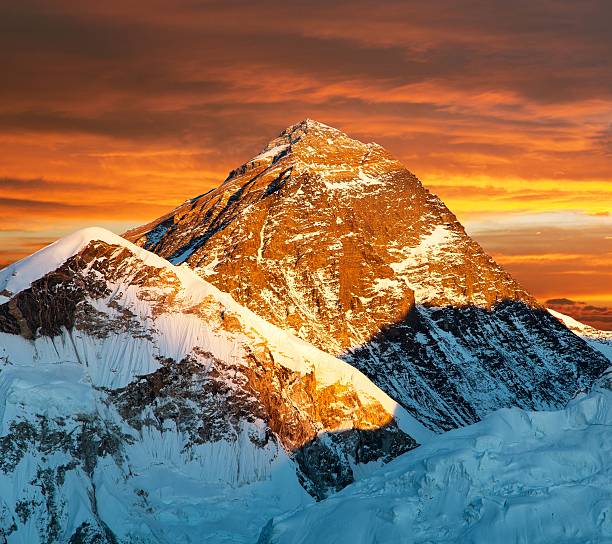 istock Evening view of Mount Everest from Kala Patthar 478627084