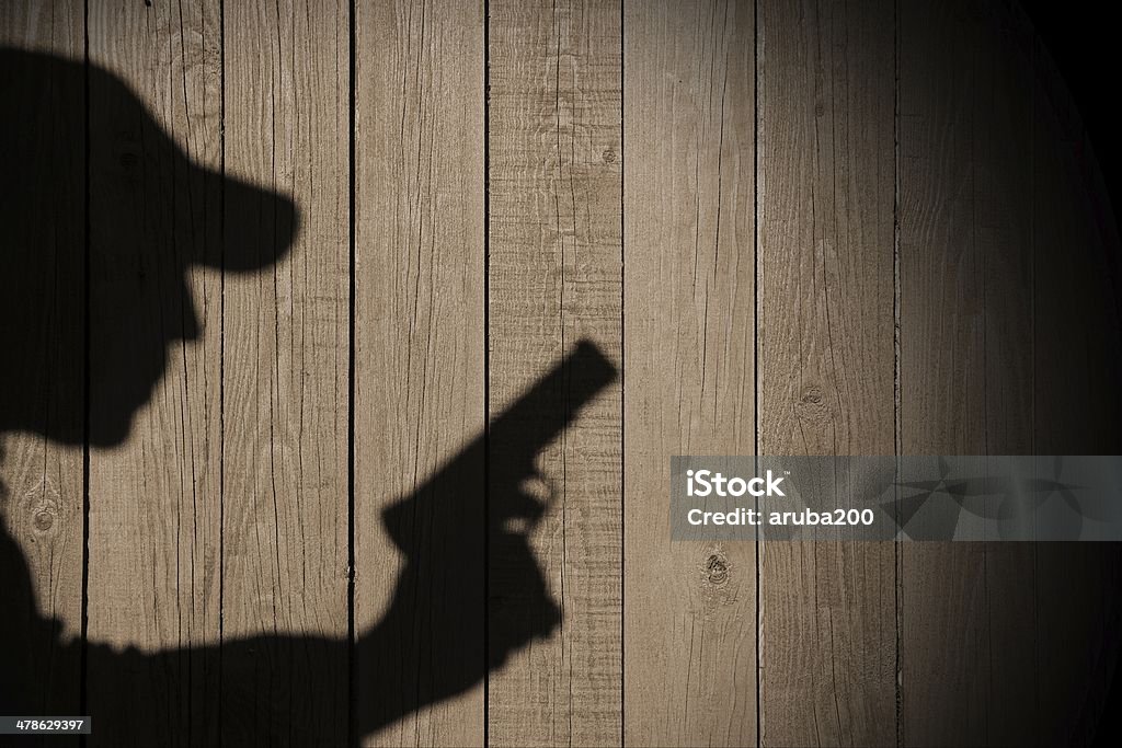 Ombra di un uomo con una pistola, XXXL immagine - Foto stock royalty-free di Investigatore