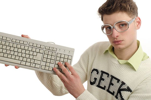 geek riproduzione video gioco con tastiera, un giocatore indossa occhiali da vista - casual smart casual sex symbol sensuality foto e immagini stock