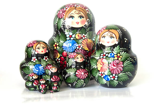 muñecas rusas "matrioska" (moderno).   artesanías de madera.   de moscú, rusia. - russian nesting doll skill doll russia fotografías e imágenes de stock