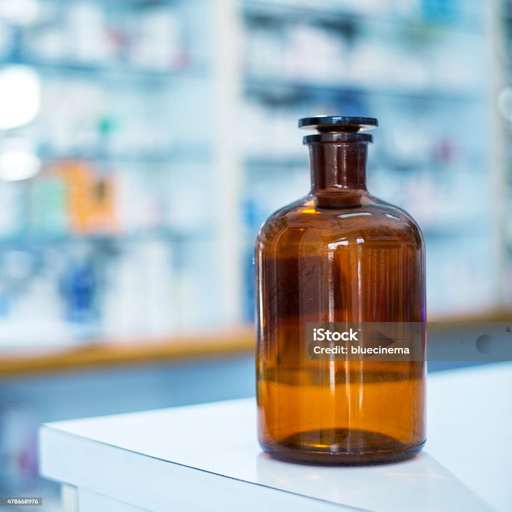 Old farmacia botella de los medicamentos - Foto de stock de 2015 libre de derechos