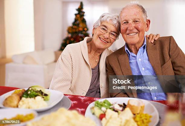 Buon Cibo E Persino Migliore Azienda - Fotografie stock e altre immagini di Pranzo - Pranzo, Terza età, Natale