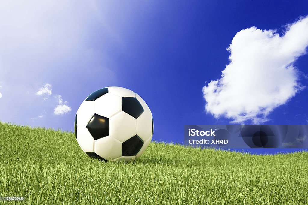 Футбольный мяч на природе - Стоковые фото Без людей роялти-фри