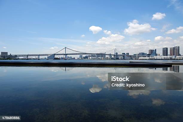 人工池での東京湾や都会の街並みの眺め - 2015年のストックフォトや画像を多数ご用意 - 2015年, アジア大陸, オフィスビル