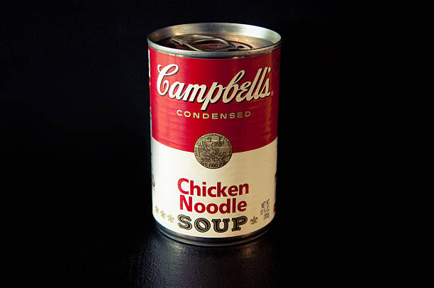 campbell's soupe de nouilles au poulet - soup chicken soup chicken noodle soup food photos et images de collection