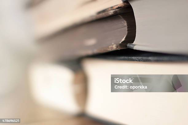 Libros Foto de stock y más banco de imágenes de Anticuado - Anticuado, Antigualla, Antiguo
