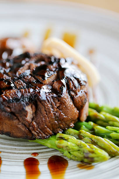 bistecca alla griglia - green steak food gourmet foto e immagini stock