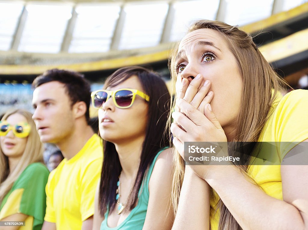 Cuatro de los aficionados al fútbol brasileño afectado por el desempeño del equipo - Foto de stock de Aficionado libre de derechos