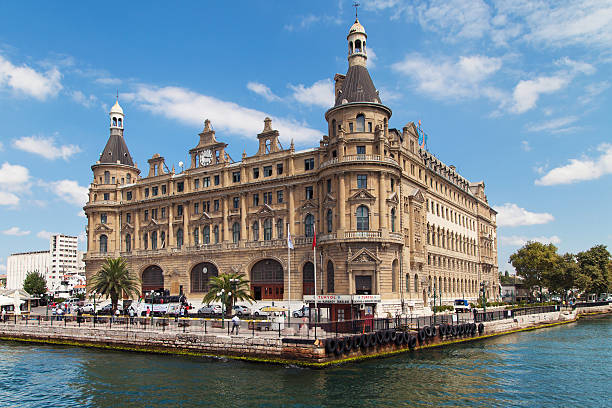 gare ferroviaire de haydarpasa - kadikoy district photos et images de collection