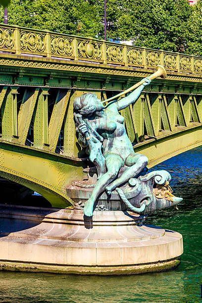 istock sculpture at Pont de Grenelle - Paris 478755184