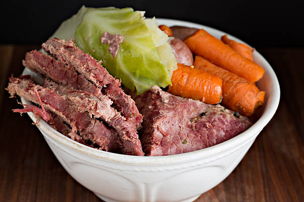 corned beef cena - dinner corned beef irish culture st patricks day foto e immagini stock