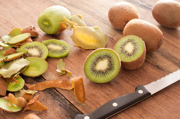 Świeże owoce kiwi przygotowany do deserów – zdjęcie