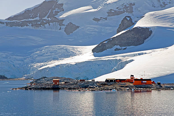 Paradise Harbor, Antarctica This red buiding at Paradise Harbor, Antarctica, is a Chilean Base on Waterboat Point. paradise bay antarctica stock pictures, royalty-free photos & images