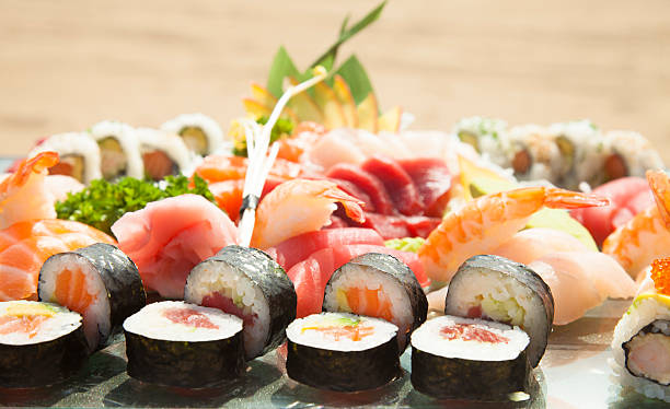 pyszne sushi - japanese cuisine appetizer gourmet caviar zdjęcia i obrazy z banku zdjęć