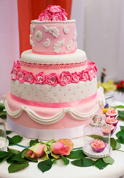 istock Wedding cake decorated with pink roses 478801181